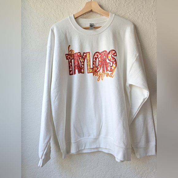 Gildman Go Taylors Boyfriend White Sweater Size Large - Picture 1 of 6